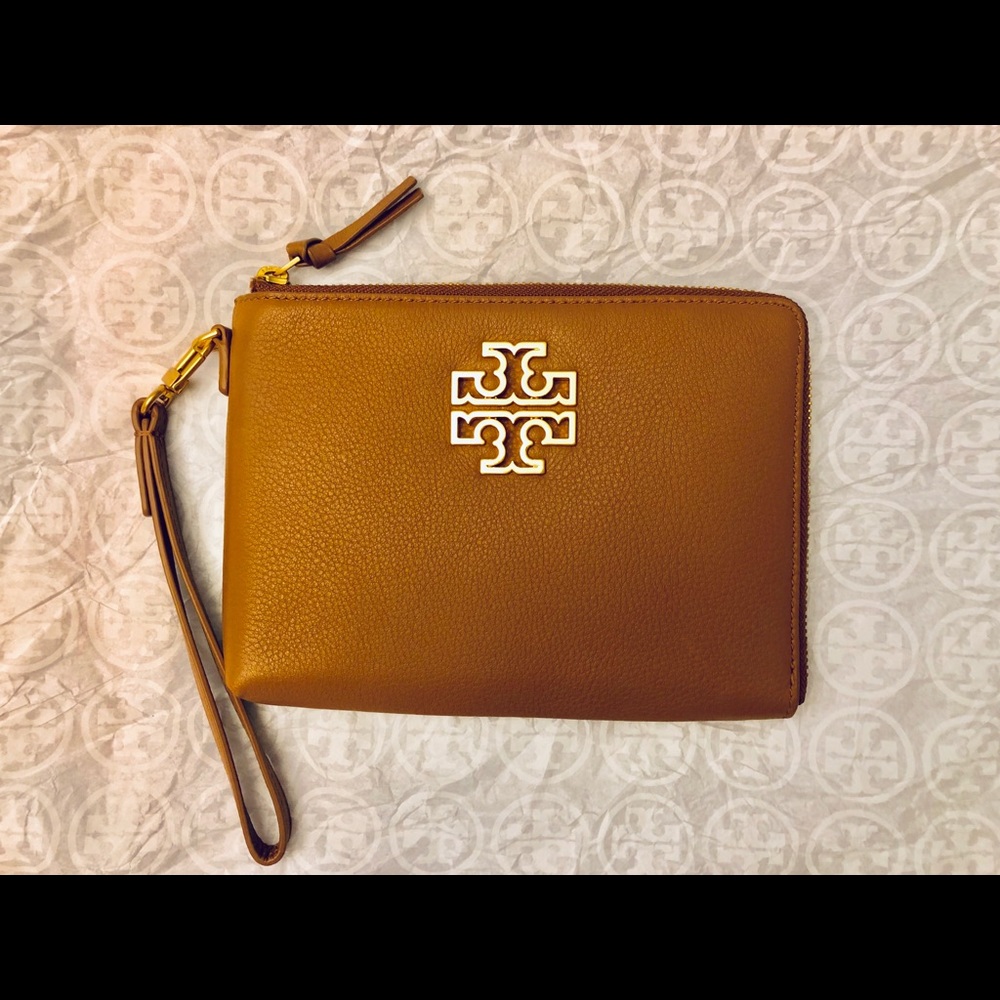 Tory Burch Britten Large Pebbled Wristlet